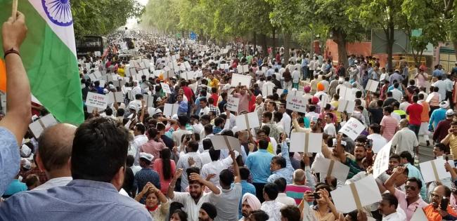 Police stop AAP protesters from marching towards PM's residence 