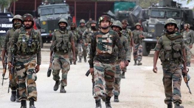 Kashmir: Encounter between terrorists and security forces underway