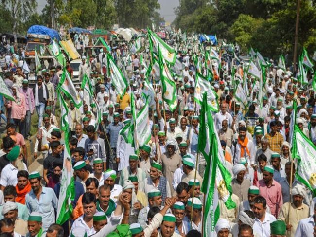 Kisan rally to continue near Delhi despite Rajnath's assurance; schools to be shut in Ghaziabad tomorrow