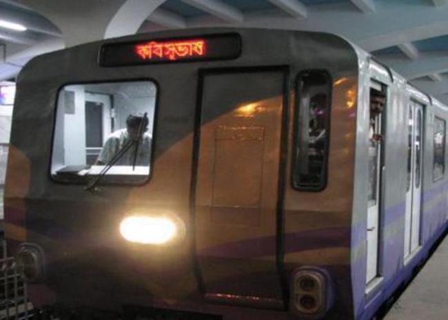 Fire in Kolkata Metro, passengers evacuated