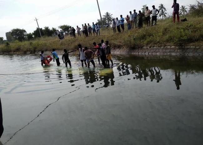 25 die as bus plunges into canal in Karnataka's Mandya; CM Kumaraswamy visits spot