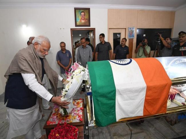 PM Modi pays tribute to late Ananth Kumar in Bengaluru