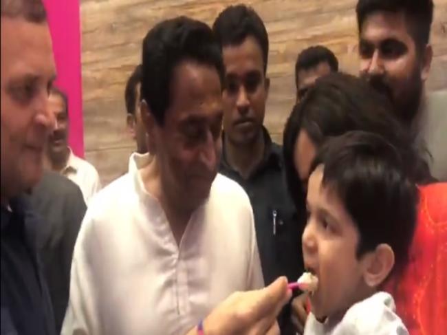 Rahul Gandhi offers ice-cream to child in Madhya Pradesh