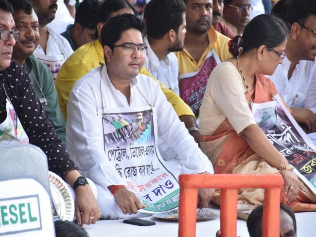 Kolkata: TMC hits streets to protest fuel price hike 