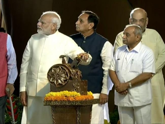 PM Modi unveiling Sardar Patel