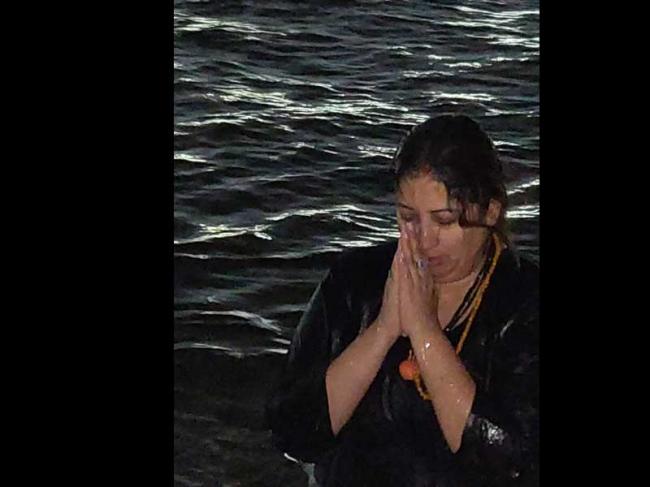 Kumbh Mela: Smriti Irani takes a dip in holy Ganges