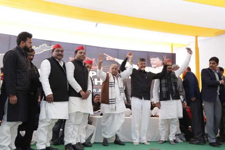 Opposition leaders appear in Chandrababu Naidu's fast in New Delhi