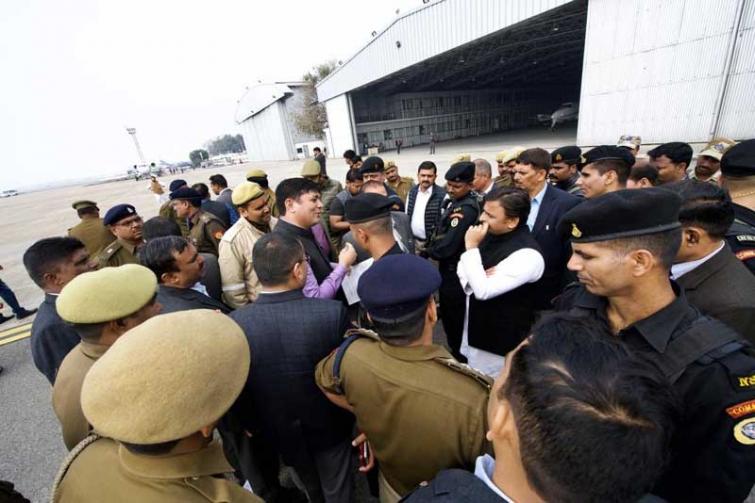 Akhilesh Yadav 'prevented' from boarding plane in Lucknow, Mamata,Mayawati, Kejriwal attack BJP