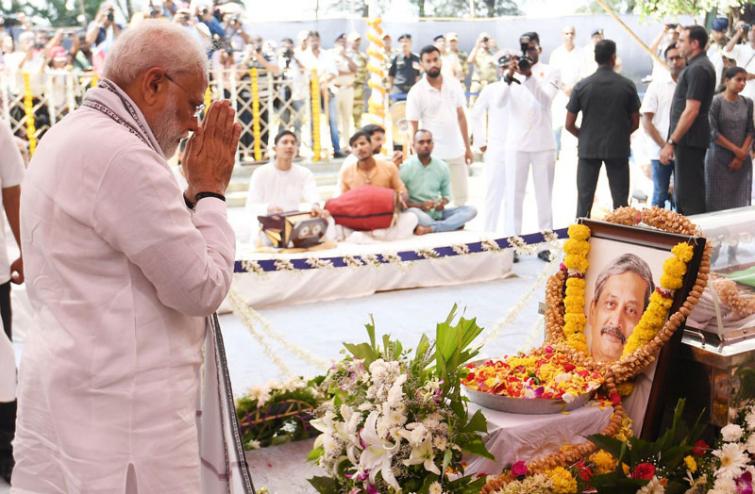 Narendra Modi pays tributes to Manohar Parrikar