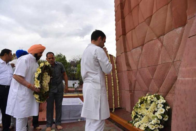 Rahul Gandhi, Capt Amarinder Singh pay homage to martyrs of Jallianwala Bagh