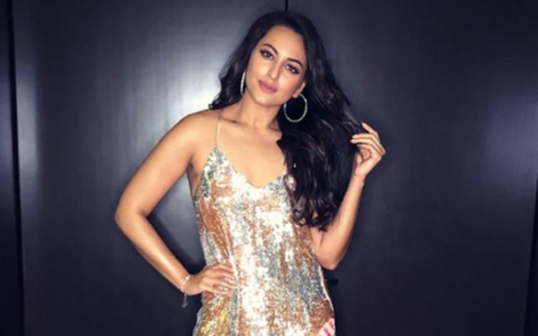 Sonakshi Sinha urges votes to vote for her father Shatrughan Sinha