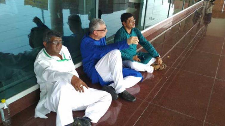 Sonbhadra aftermath: After Priyanka, now Trinamool delegation detained at Varanasi airport
