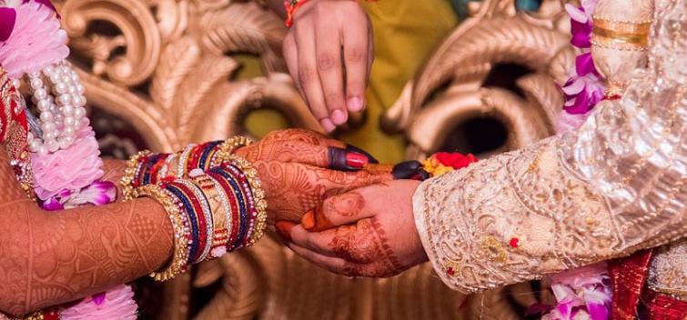 Marriages are made in heaven: West Bengal couple gets married four hours after meeting during Durga Puja festivity for first time