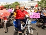 Vijay Goel cycles to support PM Narendra Modi