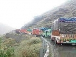Jammu bound stranded vehicles to ply on Kashmir highway only