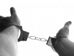 Handcuffed man escapes police custody, later police manages to catch him
