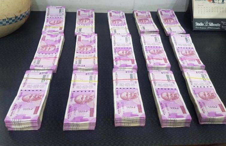 Man held in Kolkata with Rs 30 lakh cash