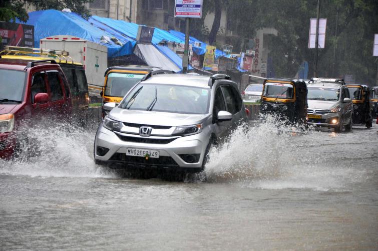 Heavy rains lash Mumbai, 16 dead