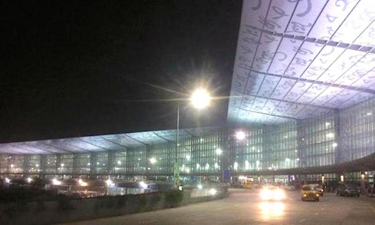 Huge amount of USD found in passengers' bags at Kolkata Airport