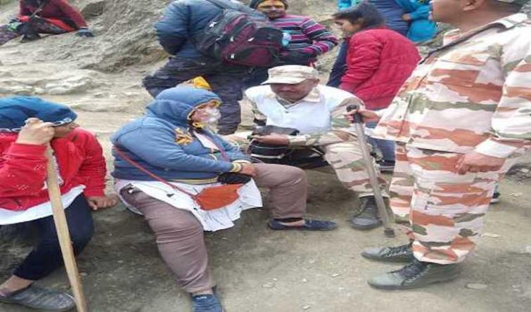 Fresh batch of yatris leave base camps for Amarnath, 83,000 have visited so far