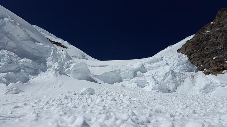 Avalanche hits patrol in Southern Siachen, 2 army personnel die