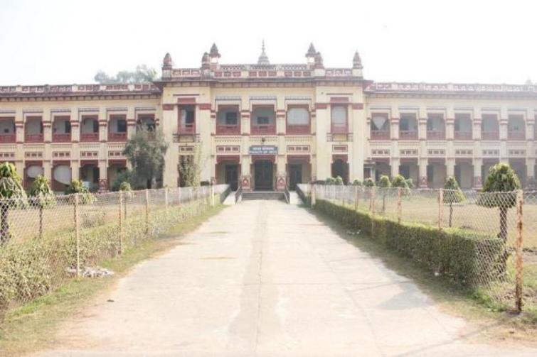 Students continue to protest as BHU firm on Muslim professor's appointment for Sanskrit teaching
