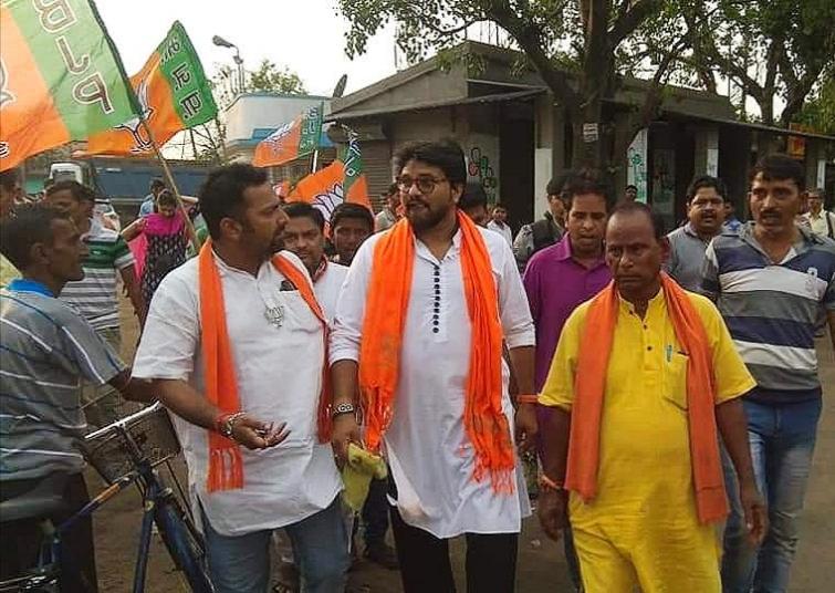 BJP leader Babul Supriyo leading in Asansol by over 25,000 votes over TMC's Moonmoon Sen