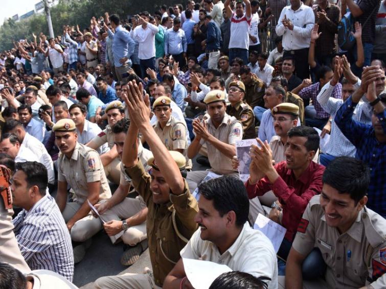 Cops-lawyers conflict: Police personnel in Delhi end 11-hour protest 