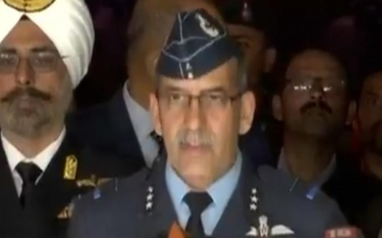 Pak gesture in consonance with Geneva Convention, Air chief on pilot return