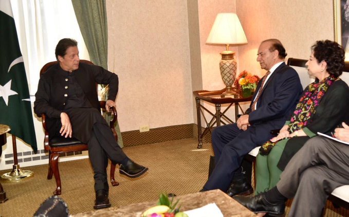 Pakistan PM Imran Khan meetsÂ Kashmir Study Group members