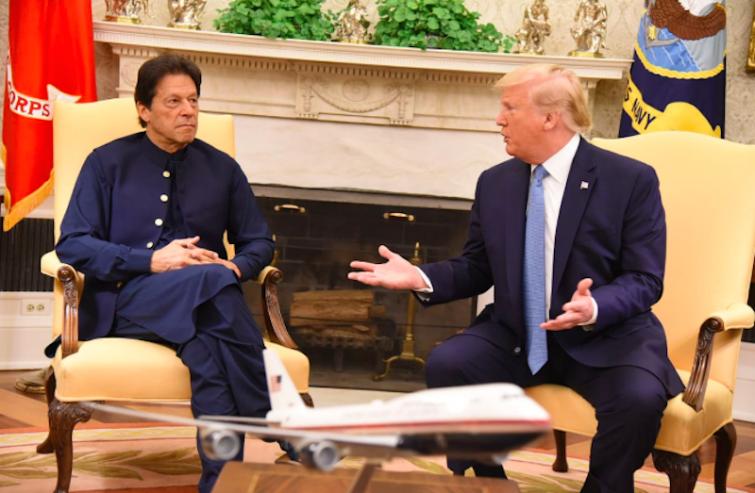 Trump offers to mediate on Kashmir during meeting with Imran Khan