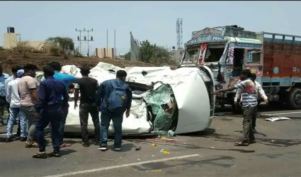 Karnataka: Five die as speeding car hits truck