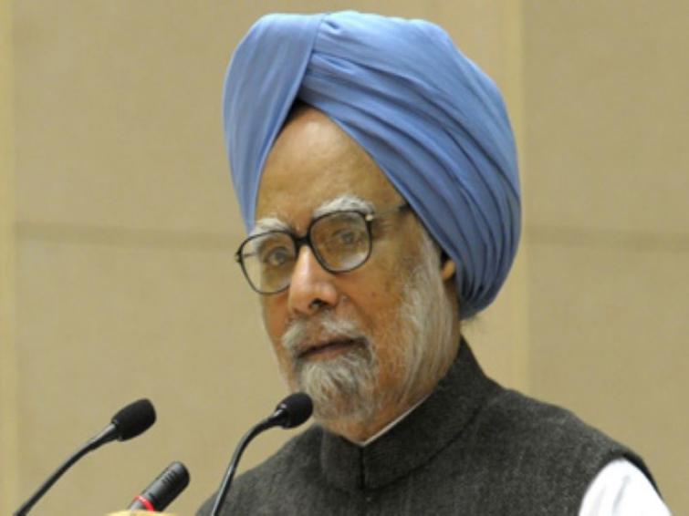 Govt should utilise PM's Relief Fund to rescue PMC Bank depositors: Manmohan Singh