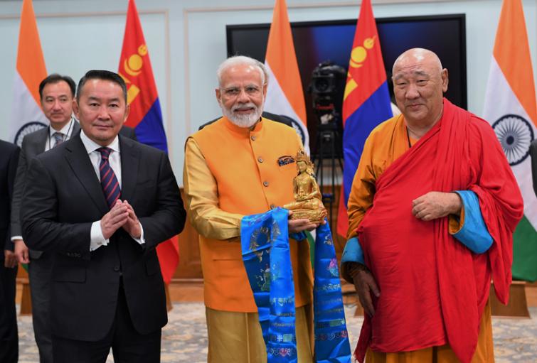 Prime Minister Modi and Mongolia President Khaltmaagiin Battulga jointly unveils Buddha Statue