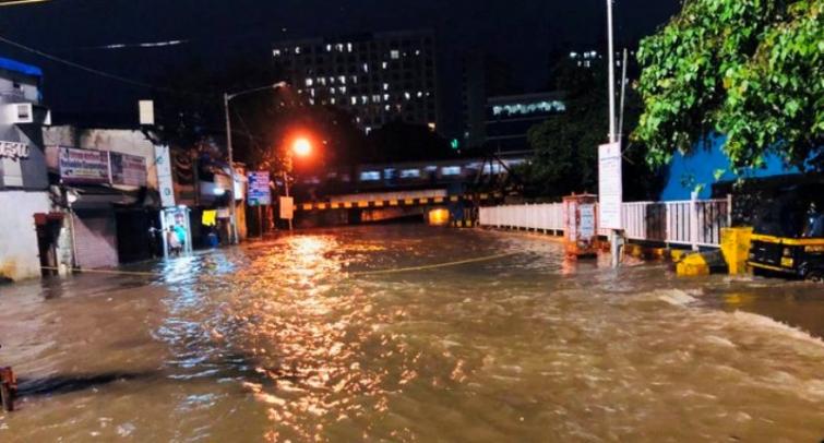 Heavy rains cripple life in Mumbai, 17 flights diverted