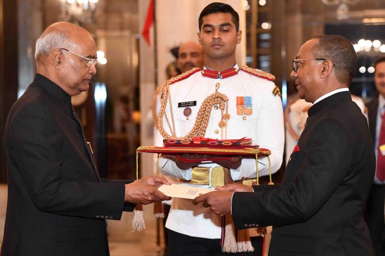 Envoys of six nations present credentials to President of India