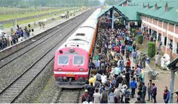 Train service once again resumes in Kashmir