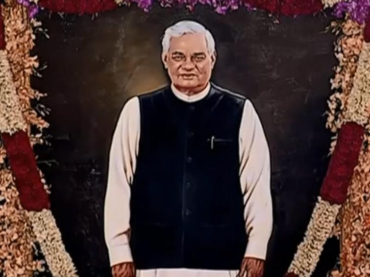Ram Nath Kovind, Narendra Modi pay tributes to Atal Bihari Vajpayee on his death anniversary