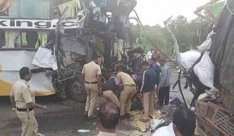 Six died, 20 injured as bus hit truck on Pune-Bangalore national highway