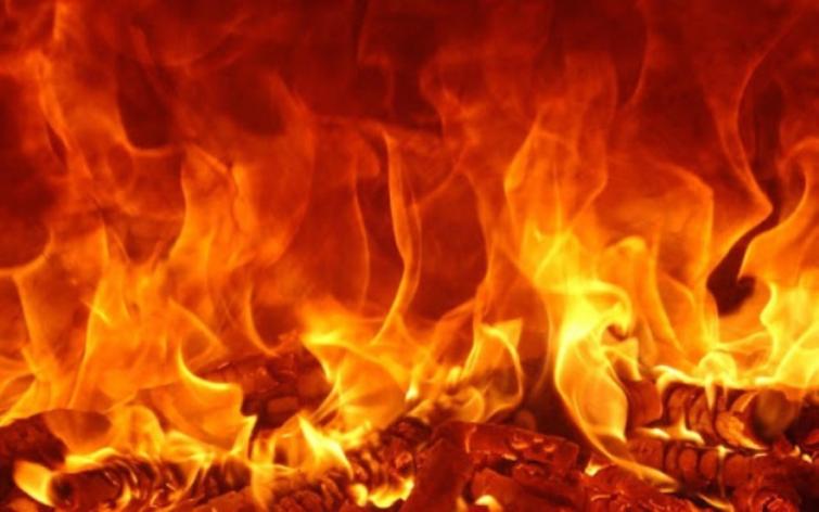 Flames engulf 30 temporary shops, 7 shanties in Punjab