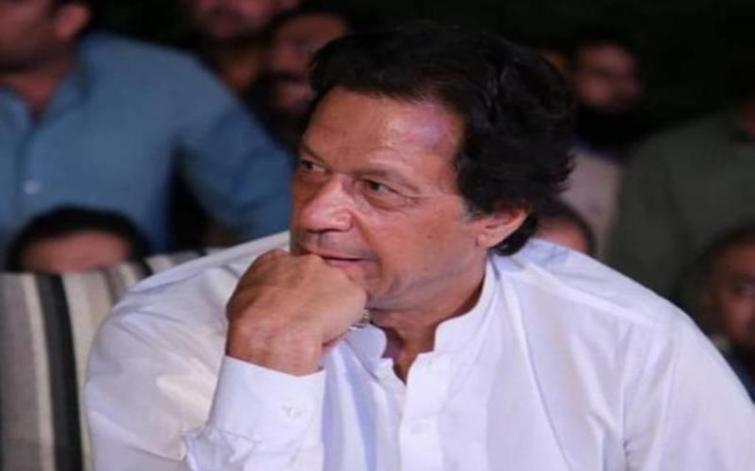 Remain prepared for eventualities, Imran Khan asks armed forces, people after India's surgical strike