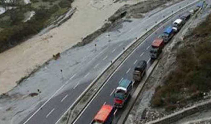 Kashmir: Srinagar-Jammu national highway closed due to landslides