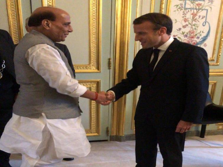 Defence Minister Rajnath Singh holds â€œcomprehensive discussionâ€ with French President Macron