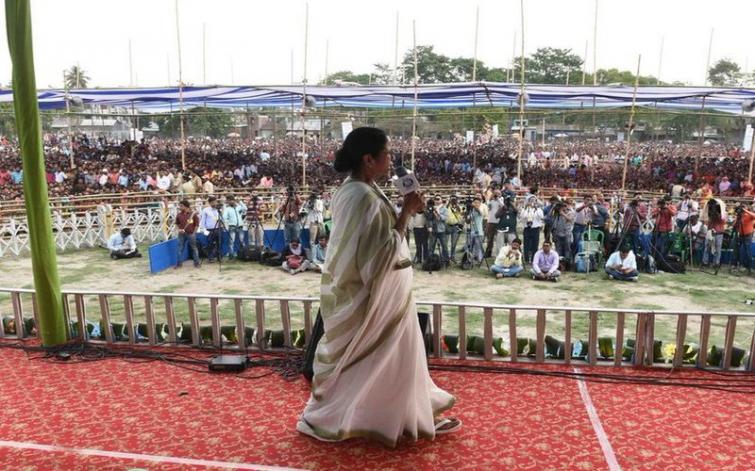 Mamata Banerjee in Dinhata rally (Image Credit: twitter.com/AITCofficial)