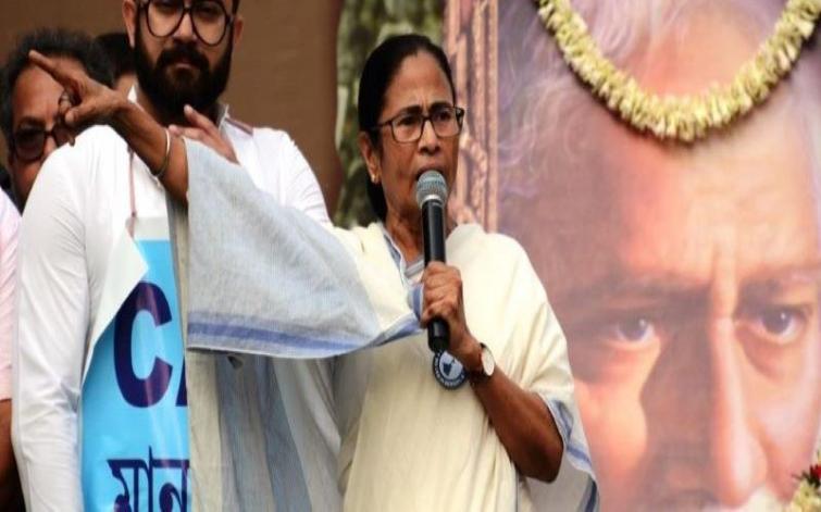 Mamata Banerjee begins her rally against CAA-NRC, hits out at Modi's 'dress' jibe