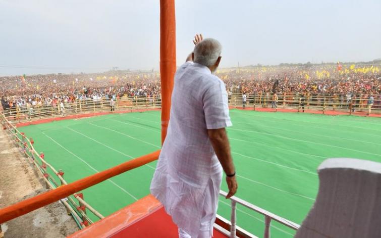 PM Modi in Siliguri rally. (Image Credit: twitter.com/narendramodi)