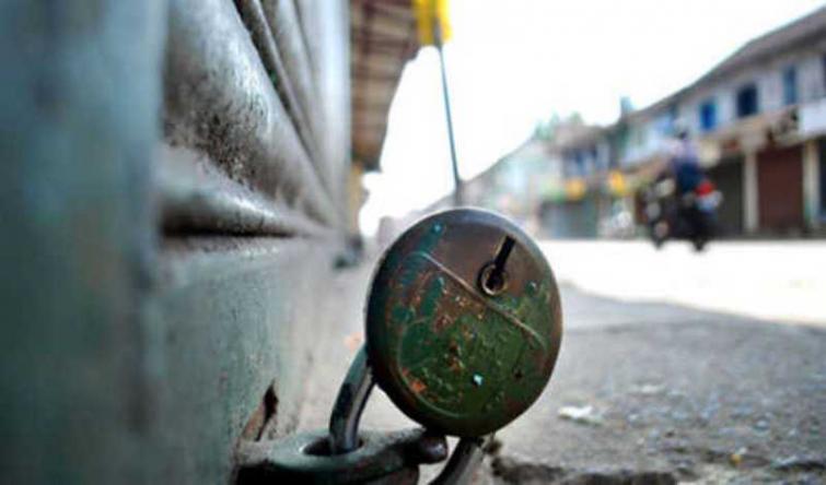 Normal life crippled in south Kashmir's Pulwama