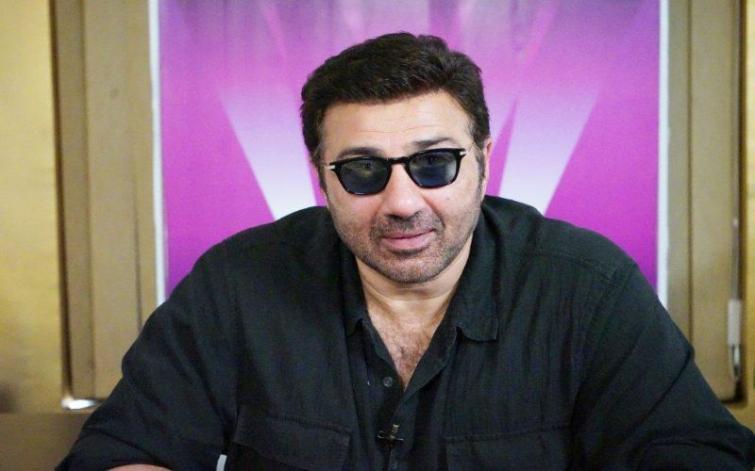 LS polls: Sunny Deol meets Amit Shah, raises speculations over his contest on BJP's ticket from Punjab