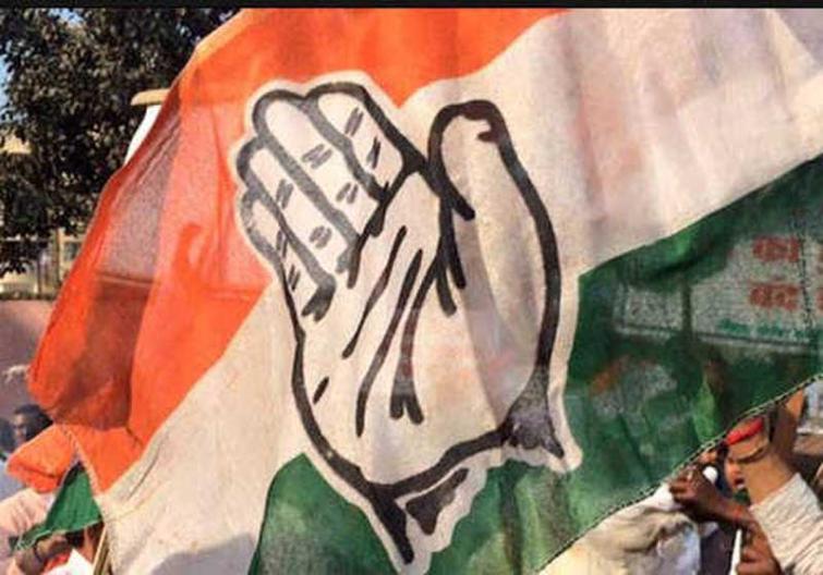 Pune: Congress releases manifesto by professional 'chowkidar'