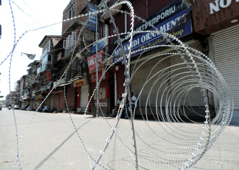Jammu and Kashmir: Militants lob grenade on CRPF bunker in Srinagar